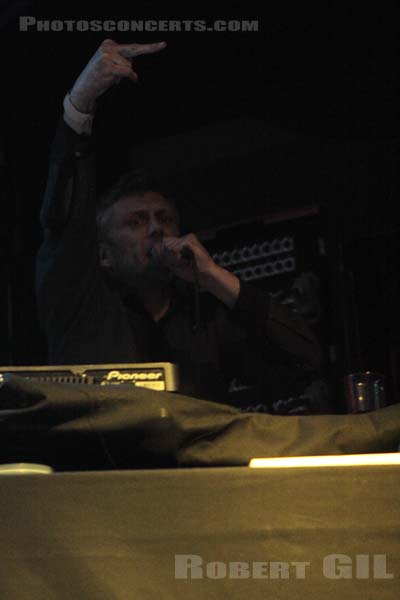 BEZ - 2010-02-06 - PARIS - La Machine (du Moulin Rouge) - 